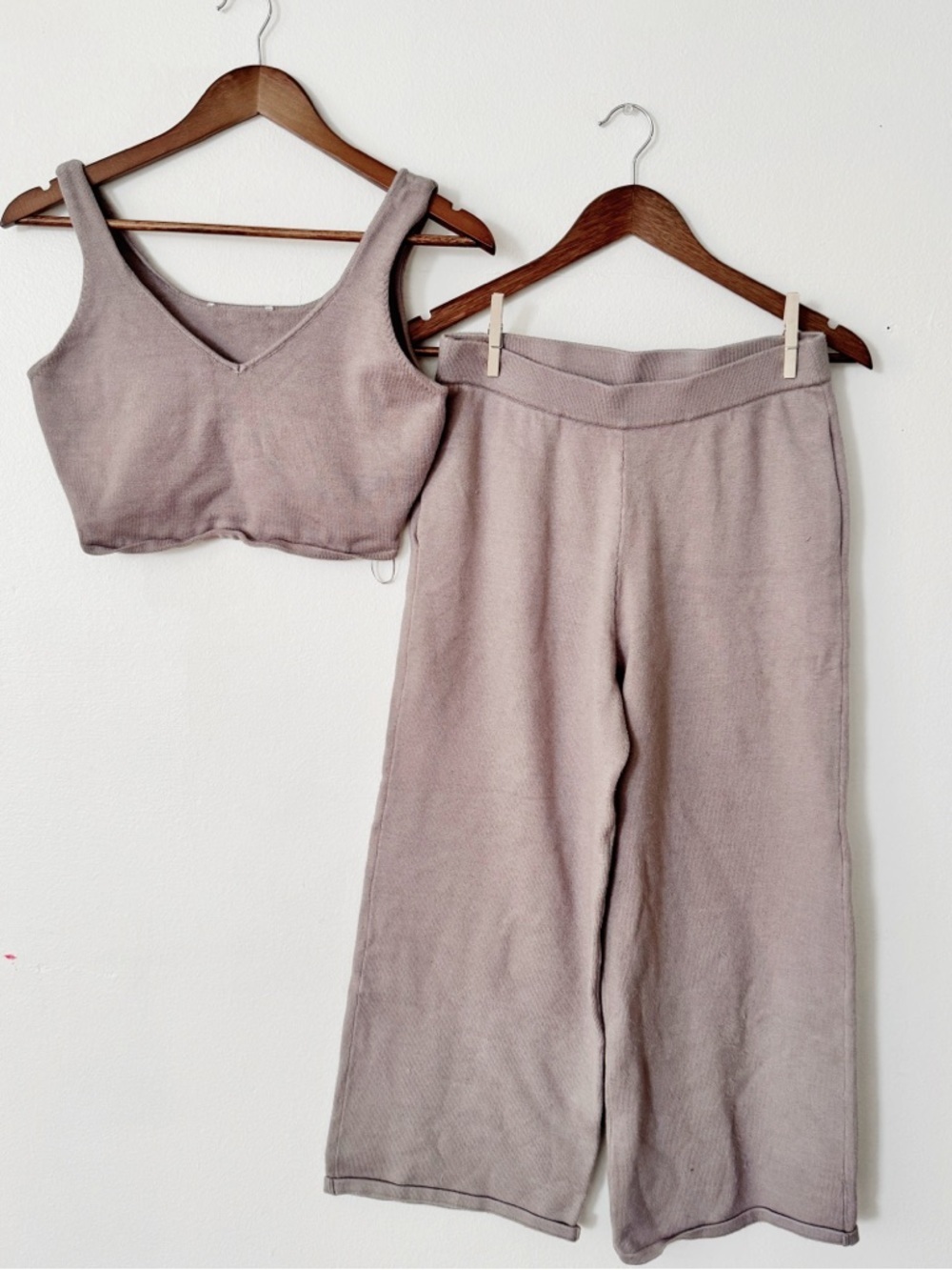 House of Harlow 1960 Taupe Knit Wide-Leg Pants with V-Neck Crop Tank medium